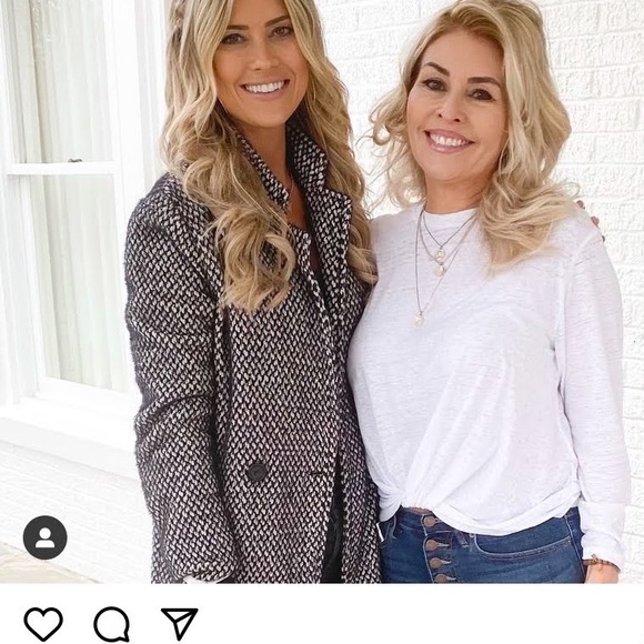 ISO Christina Anstead - Picture 2 of 5